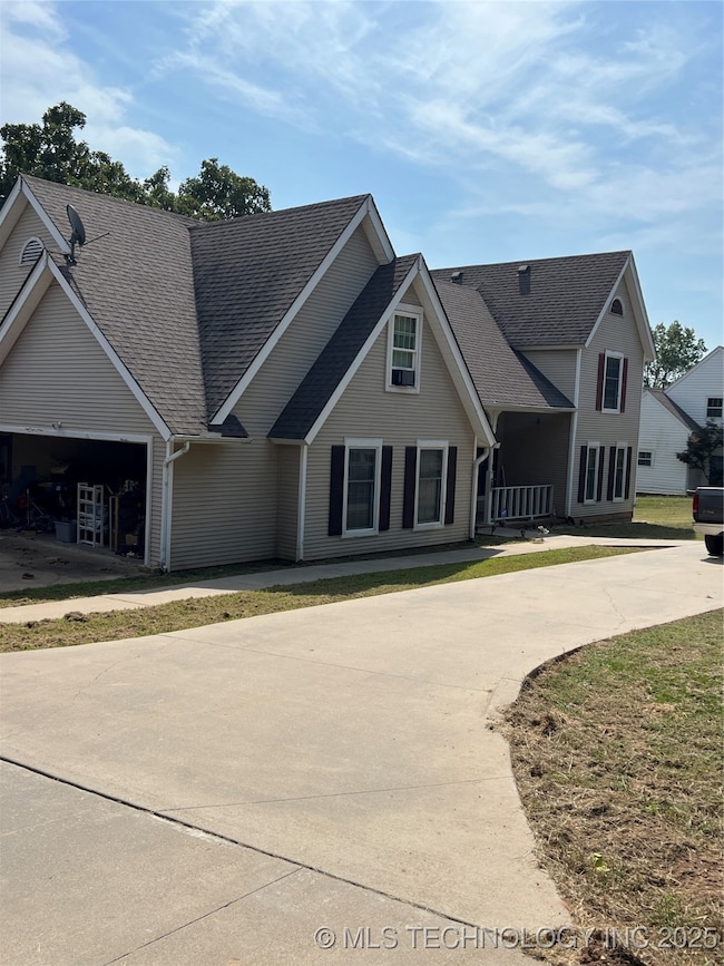 409 Wildflower Run, Bristow, OK 74010 - photo 2