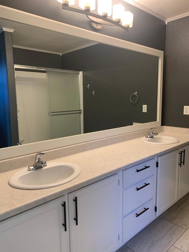 1375 Circle Wood Dr, Central Point, OR 97502 - photo 7