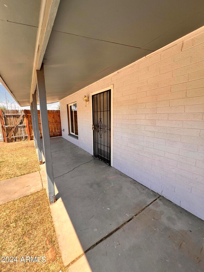 6211 N 51st Ave, Glendale, AZ 85301 - photo 3