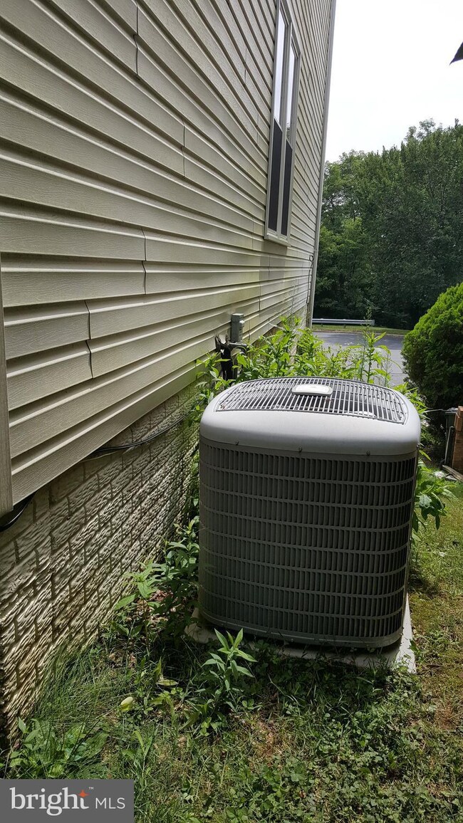 13902 Green Trails Ct, Centreville, VA 20121 - photo 3