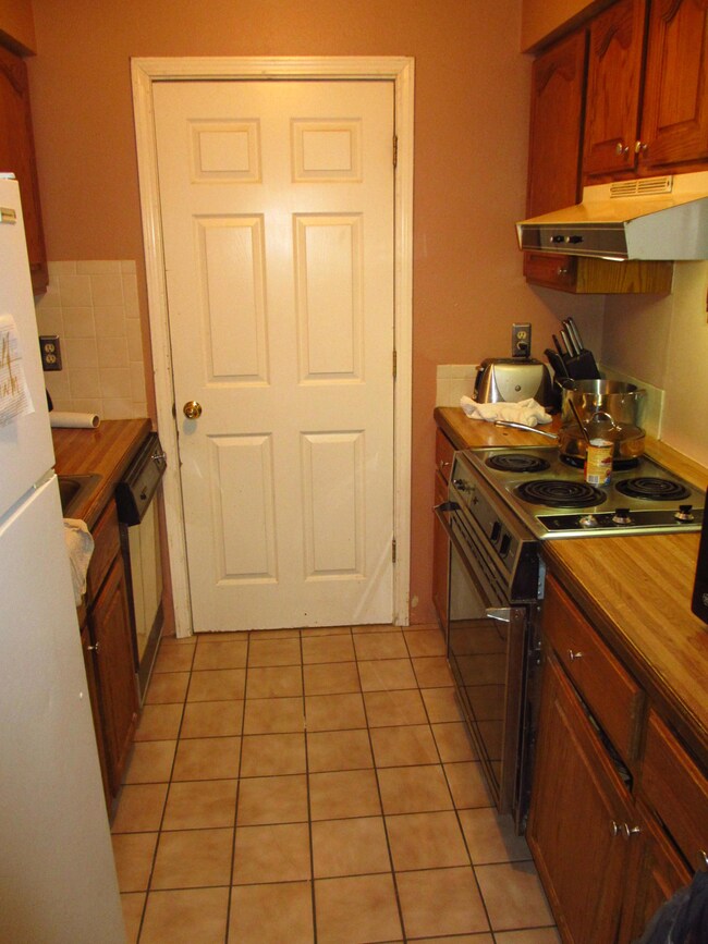 Kitchen w/ access to laundry