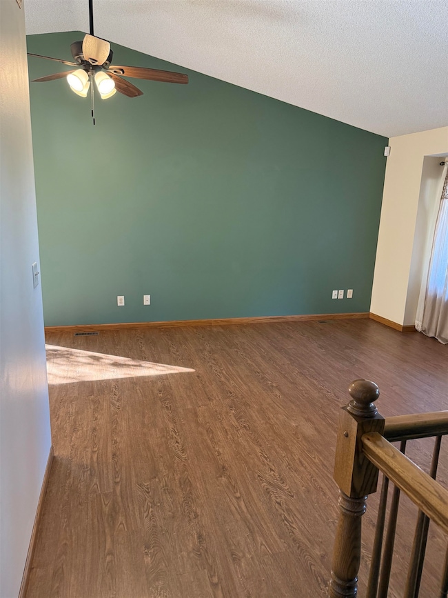 207 Sutton Dr, Newton, KS 67114 - photo 3