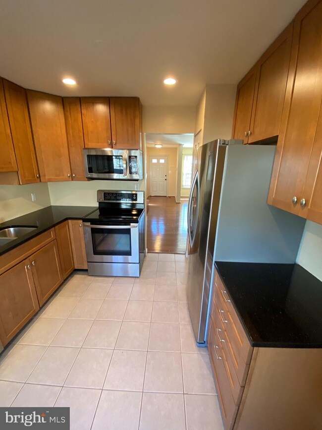 10314 Mockingbird Pond Ct, Burke, VA 22015 - photo 5