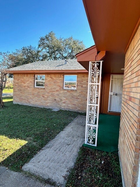 10321 Kelburn Dr, Houston, TX 77016 - photo 2