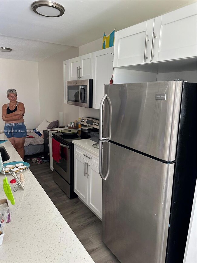 L'Solei unit 313, Hallandale Beach, FL 33009 - photo 5