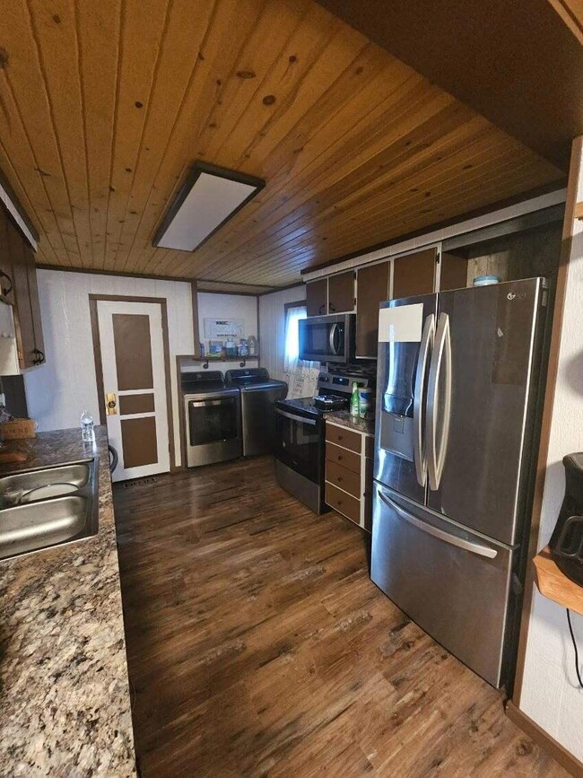 826 S Park St, Hastings, MI 49058 - photo 3