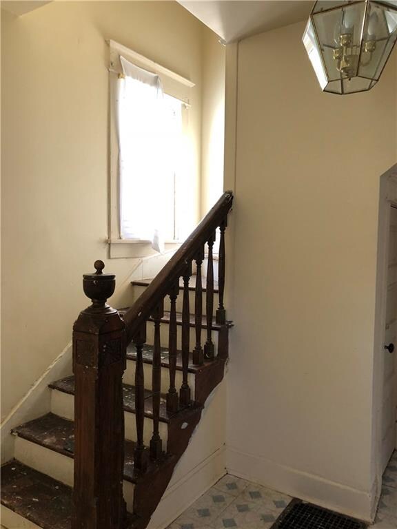Entryway / 1st set of stairway