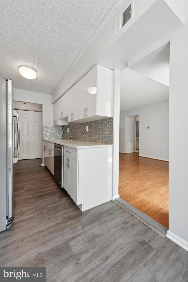 323 Washington Place unit 23, Chesterbrook, PA 19087 - photo 5