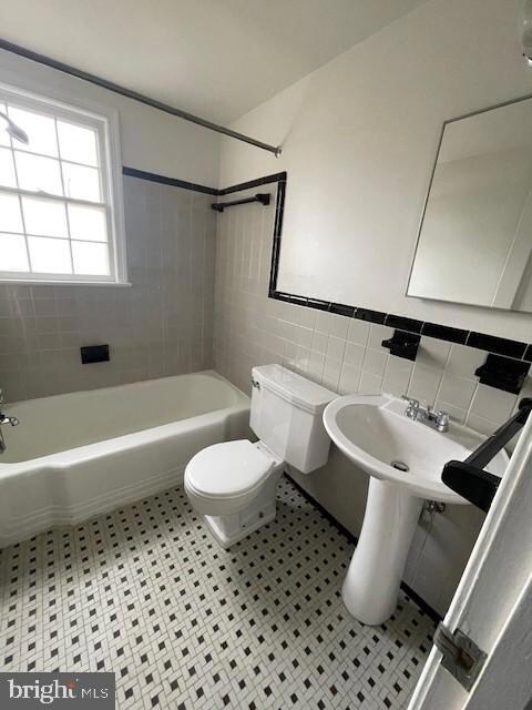 6813 Crutchfield St, Falls Church, VA 22043 - photo 7