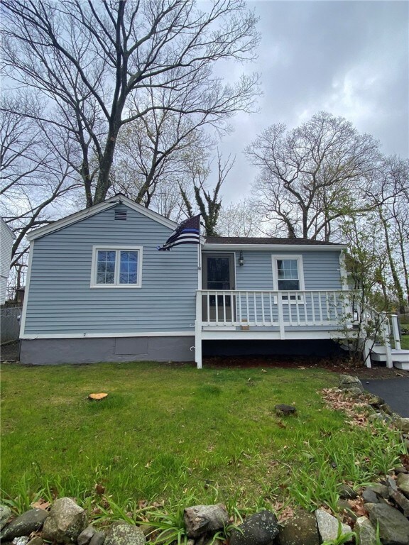 63 Iroquois Rd, Cumberland, RI 02864 - photo 2