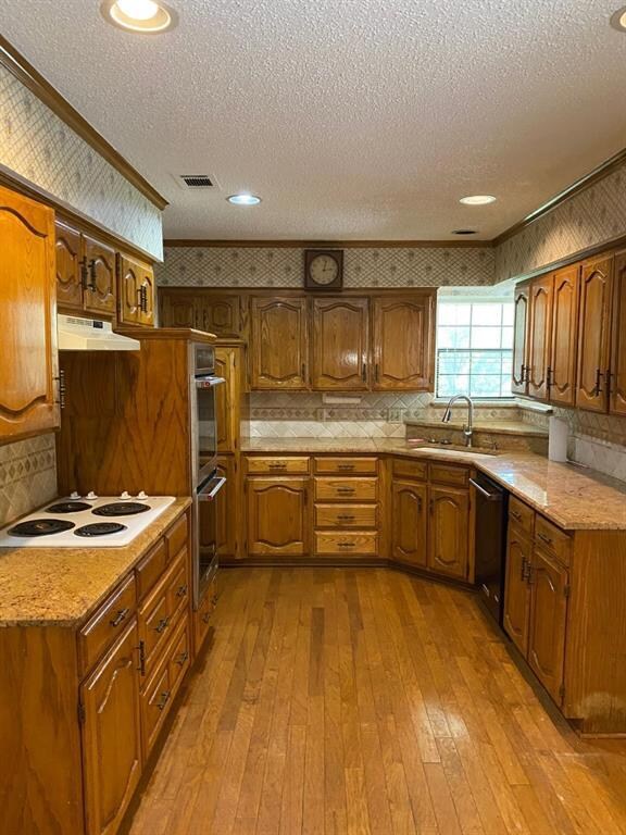 825 Cook Dr, Grand Prairie, TX 75050 - photo 6