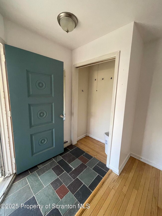 811 Hill St, Throop, PA 18512 - photo 7