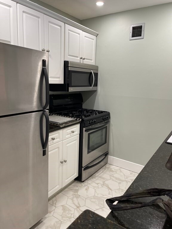 Parris Landing unit 3403, Charlestown, MA 02129 - photo 2