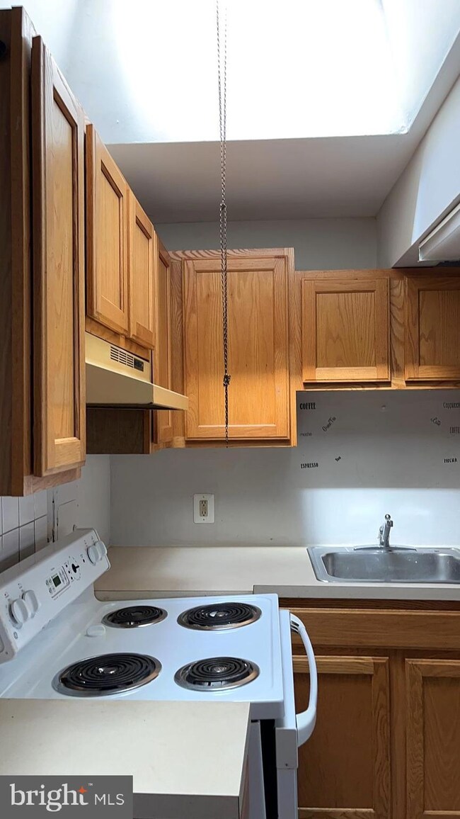 300 N Macdade Blvd unit 2, Darby, PA 19023 - photo 6