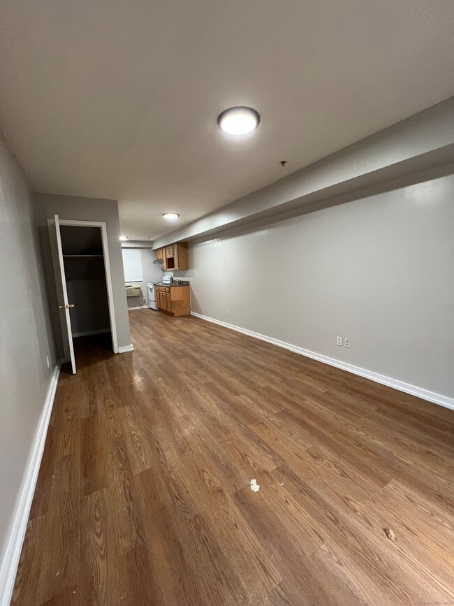 385 Putnam Ave unit 35, Hamden, CT 06517 - photo 2