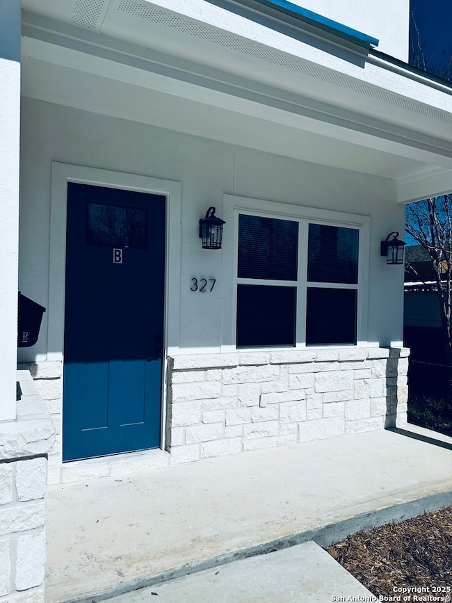 327 Ebner St unit B, Boerne, TX 78006 - photo 2