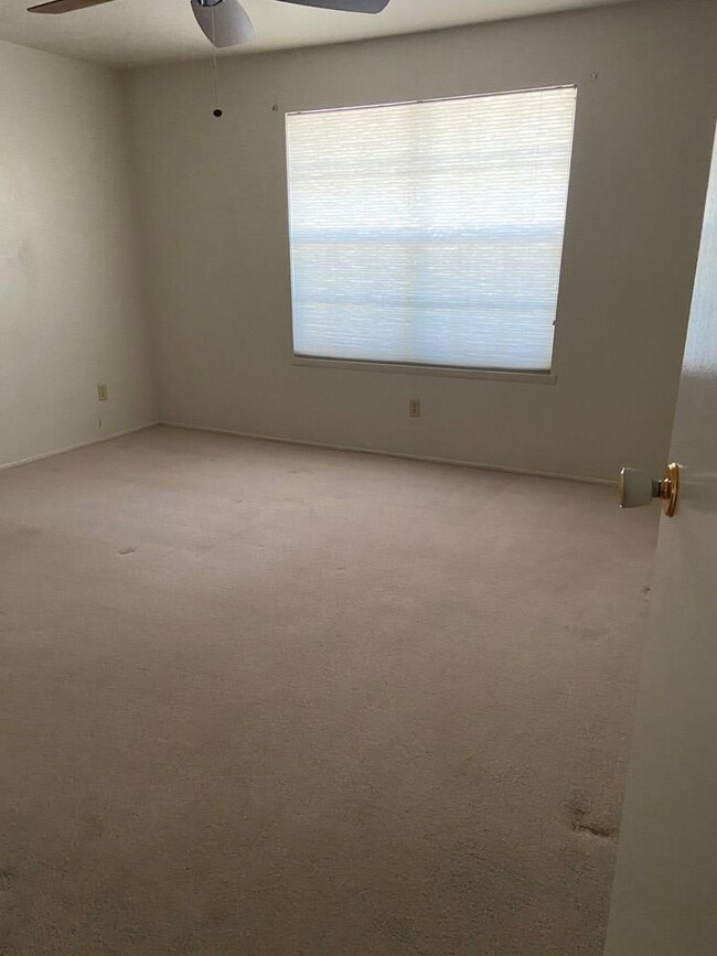 301 Ronald Ave, Bay City, TX 77414 - photo 4