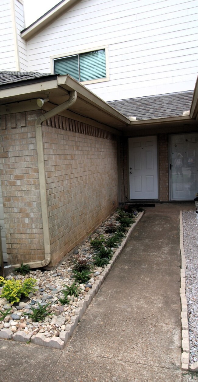 1101 Wilson Dr, Rosenberg, TX 77471 - photo 3