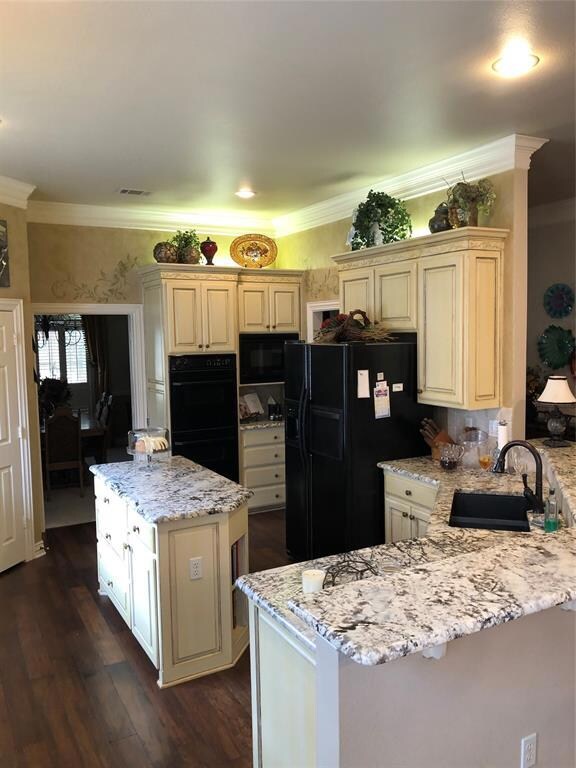 Kitchen - notice the lighting above the cabinets