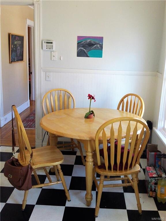Adjoining Eat-in Area