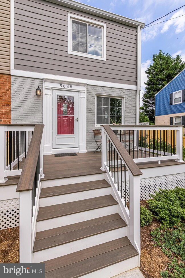 5638 Fenwick Dr, Alexandria, VA 22303 - photo 2