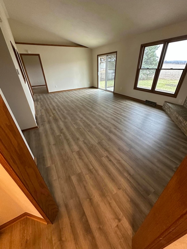 539 Autumn Dr, Walworth, WI 53184 - photo 3