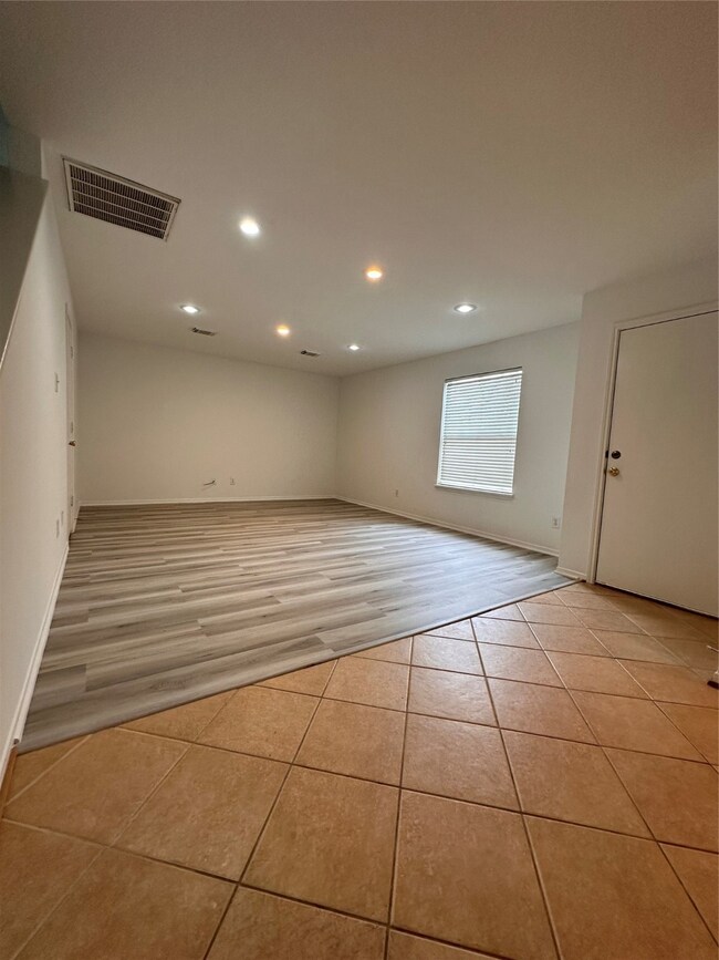 7930 Fall Glen Dr, Houston, TX 77040 - photo 5