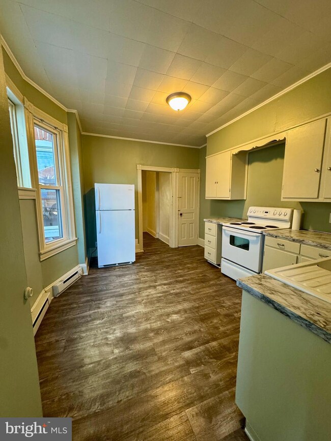 22 W 5th St unit 1ST FLOOR, Boyertown, PA 19512 - photo 3