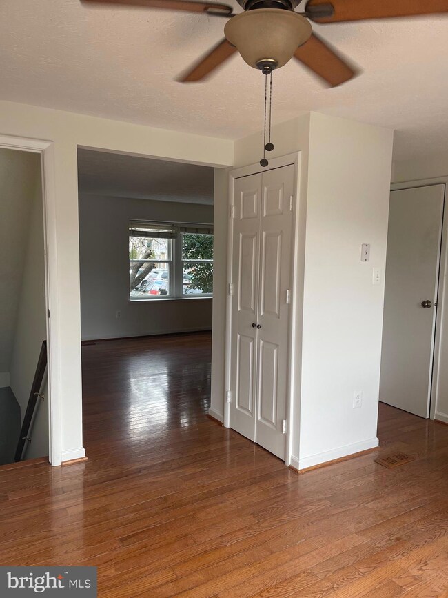 19033 Partridge Wood Dr, Germantown, MD 20874 - photo 7