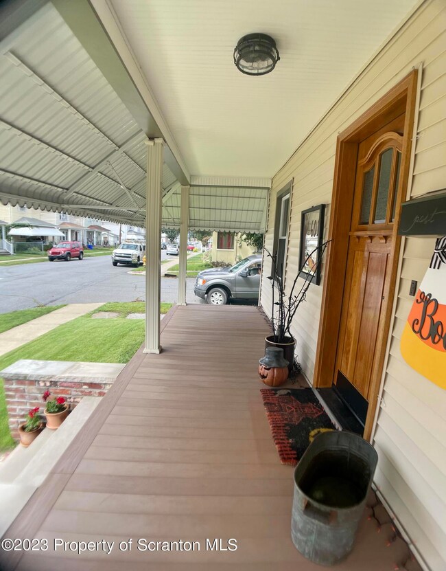 601 Depot St, Scranton, PA 18509 - photo 3