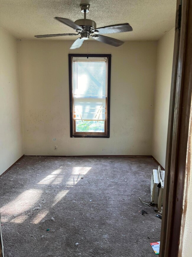 1529 11th St, Des Moines, IA 50314 - photo 5