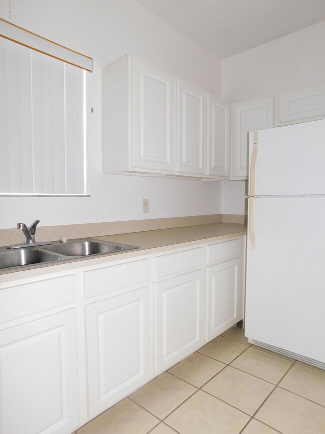 850 S Orlando Ave unit 4, Cocoa Beach, FL 32931 - photo 4