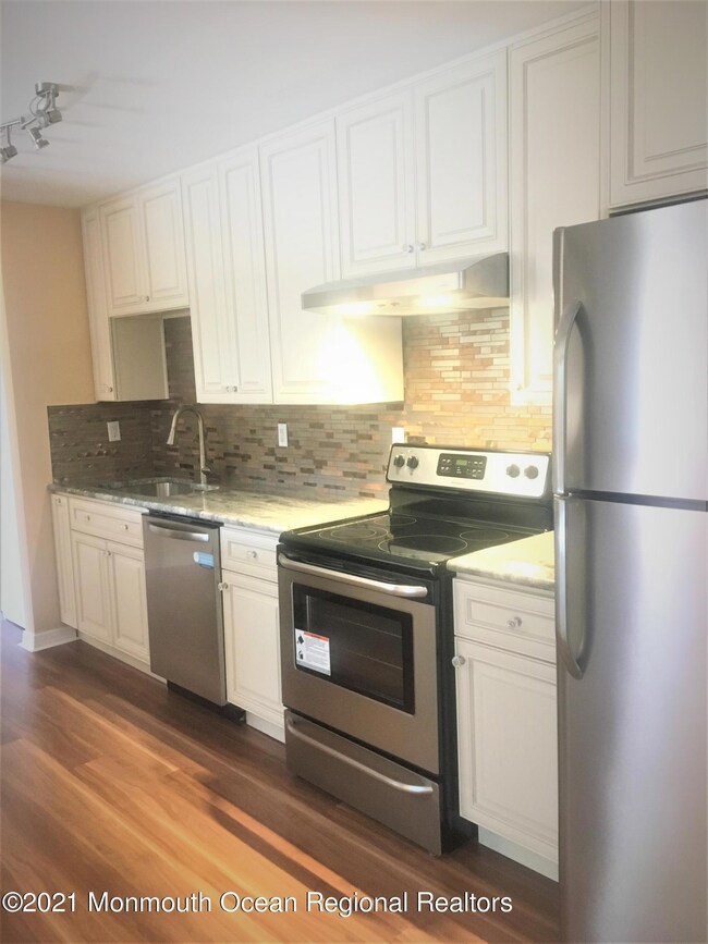 40 Meadow Green Cir unit G, Manalapan, NJ 07726 - photo 4