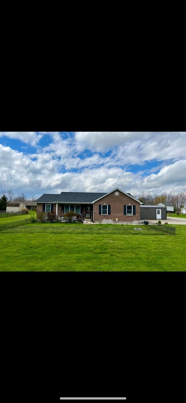 215 Douglas Cir, Georgetown, OH 45121 - photo 2