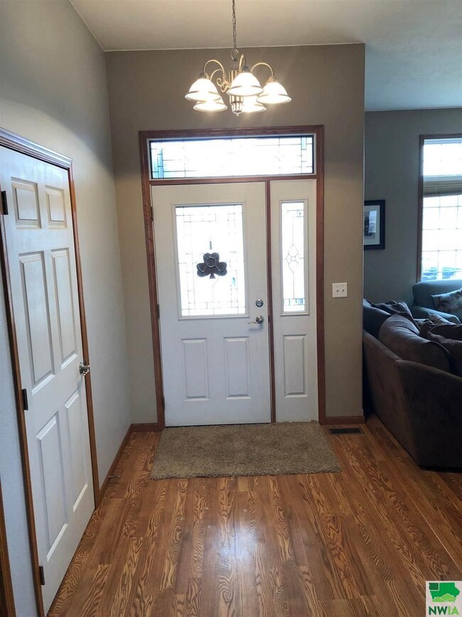 1308 Clairmont Cir, Sergeant Bluff, IA 51054 - photo 4