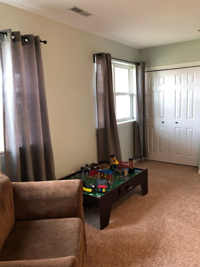 2865 Larkspur Ln, Fitchburg, WI 53711 - photo 2