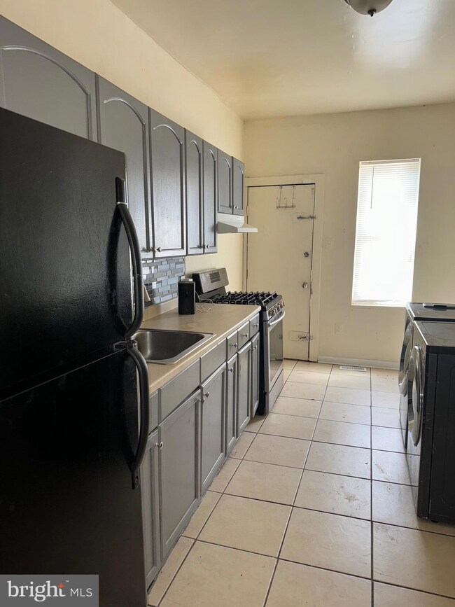 1090 Thurman St, Camden, NJ 08104 - photo 3