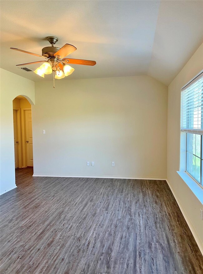 126 Sunburst Ct, Weatherford, TX 76087 - photo 2