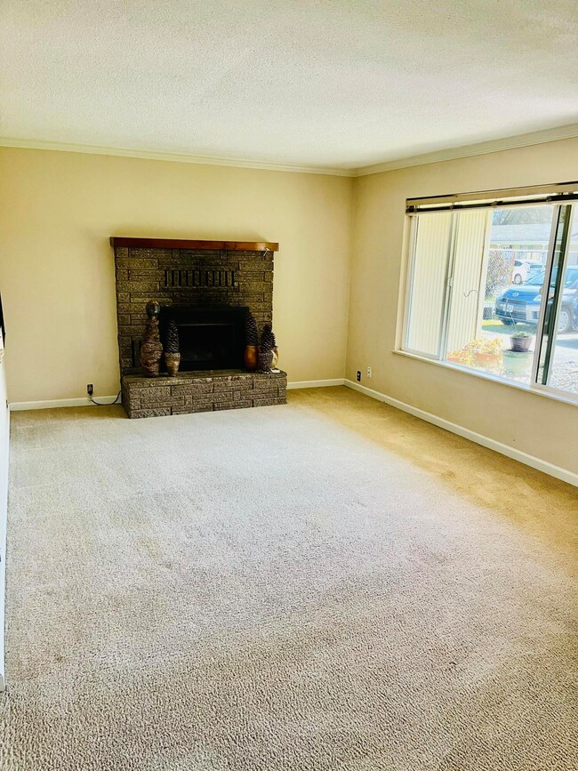 938 SW Mary Ave, Grants Pass, OR 97526 - photo 7