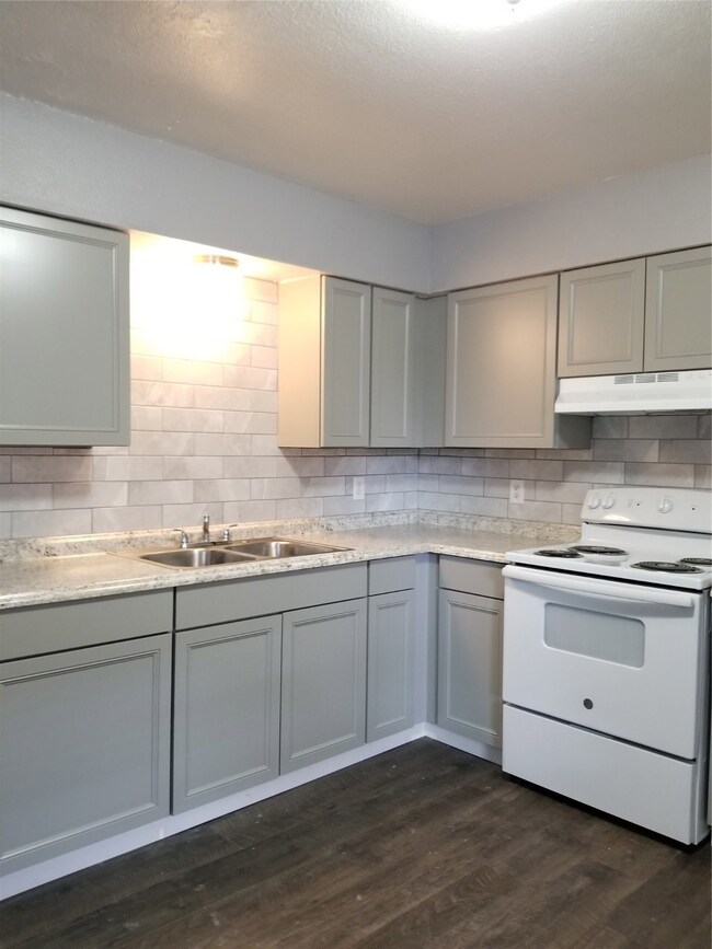 115 Commerce St unit 7, Magnolia, TX 77355 - photo 2