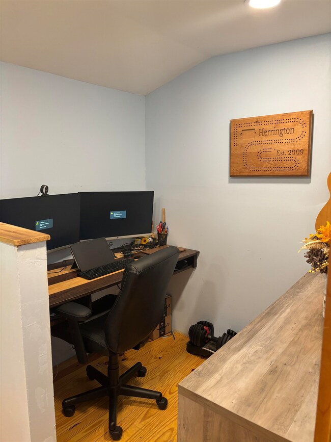 296 Sullivan St, Charlestown, NH 03603 - photo 4