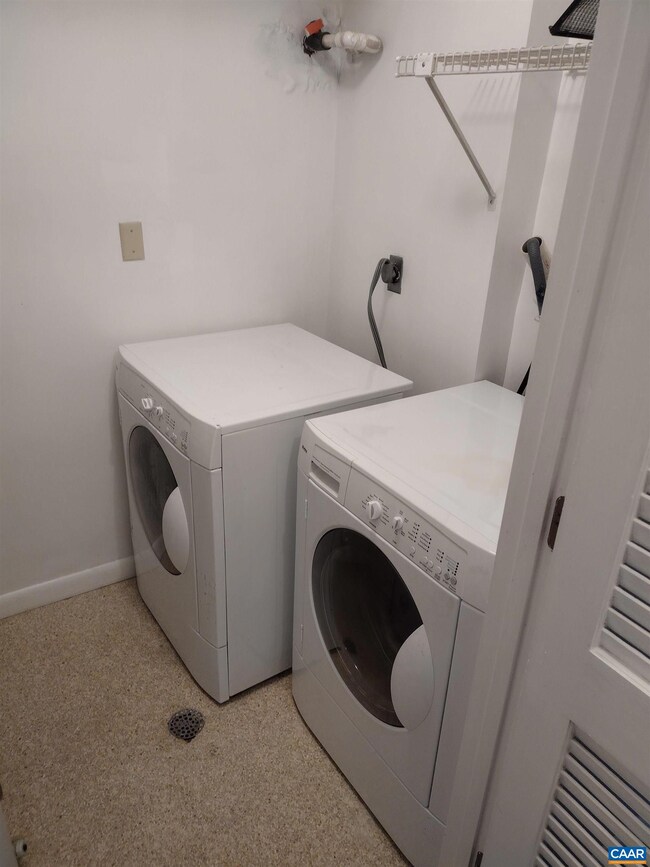 120 Turtle Creek Rd unit 8, Charlottesville, VA 22901 - photo 2