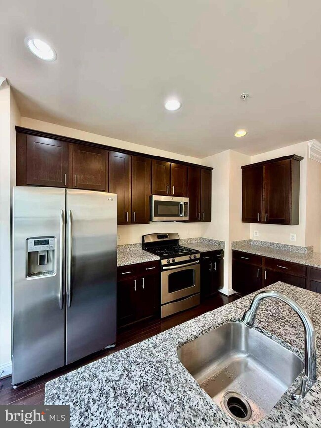 11918 Weybridge Ln, Germantown, MD 20876 - photo 7