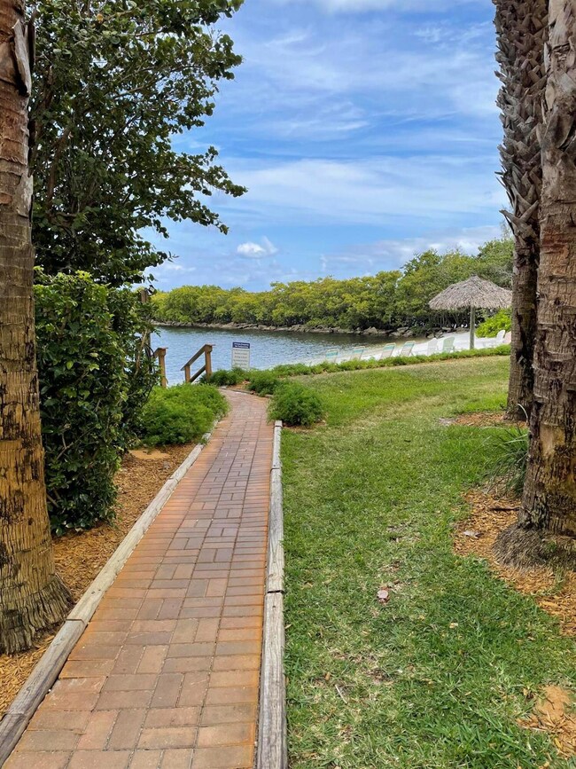 Mariner's Cay unit 305, Hypoluxo, FL 33462 - photo 4