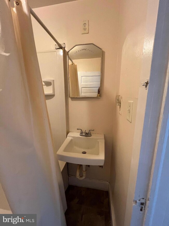 202 S Samuel St unit 206, Charles Town, WV 25414 - photo 4