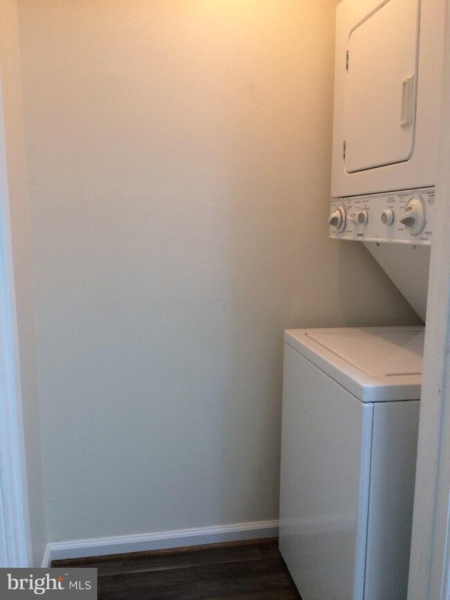 9054 Mcrae Ct, Manassas, VA 20110 - photo 5