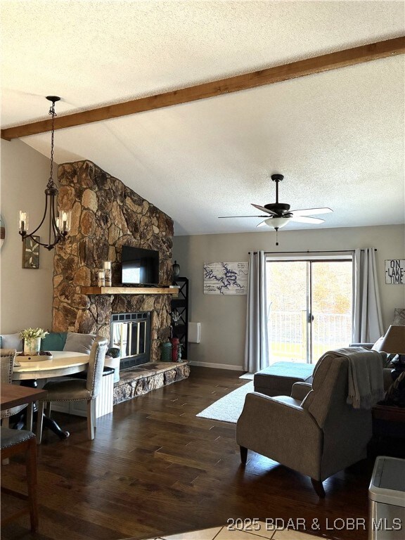 TOP FLOOR & VAULTED CEILING