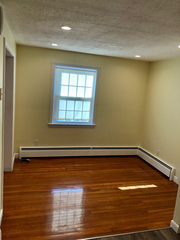 692 Common St unit 1, Walpole, MA 02081 - photo 4