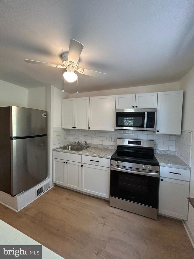 202 E County Line Rd unit 2, Hatboro, PA 19040 - photo 2