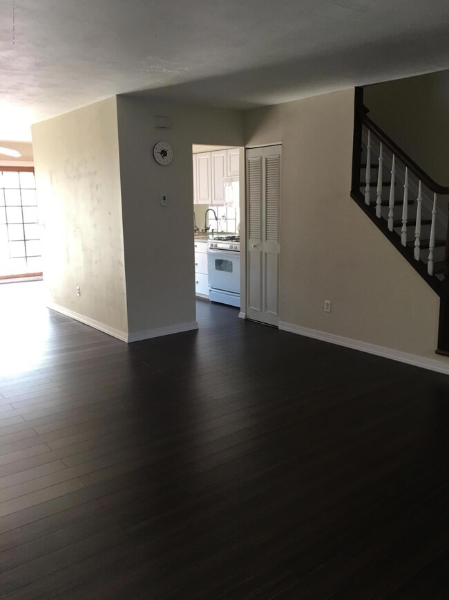 38 Hemlock Ct unit 143, Staten Island, NY 10309 - photo 4